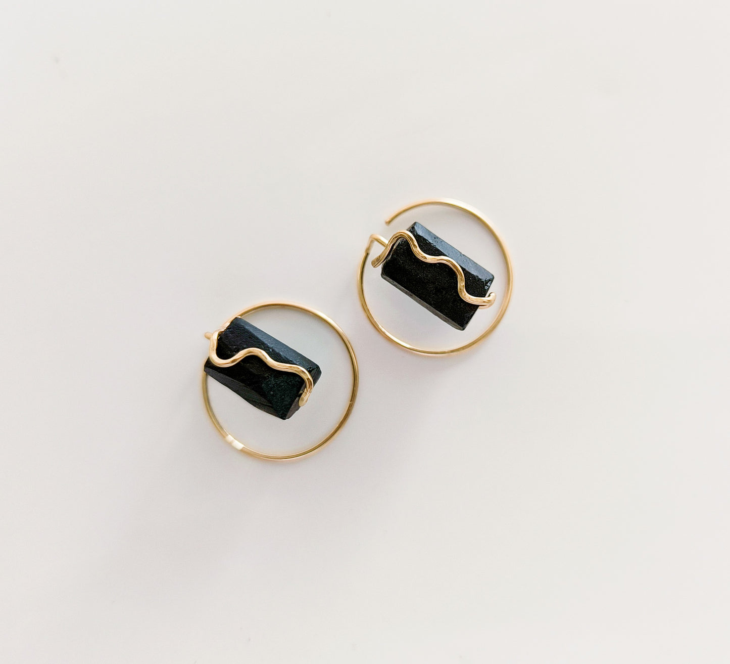 Boucles d'oreilles architecturales tourmaline noire