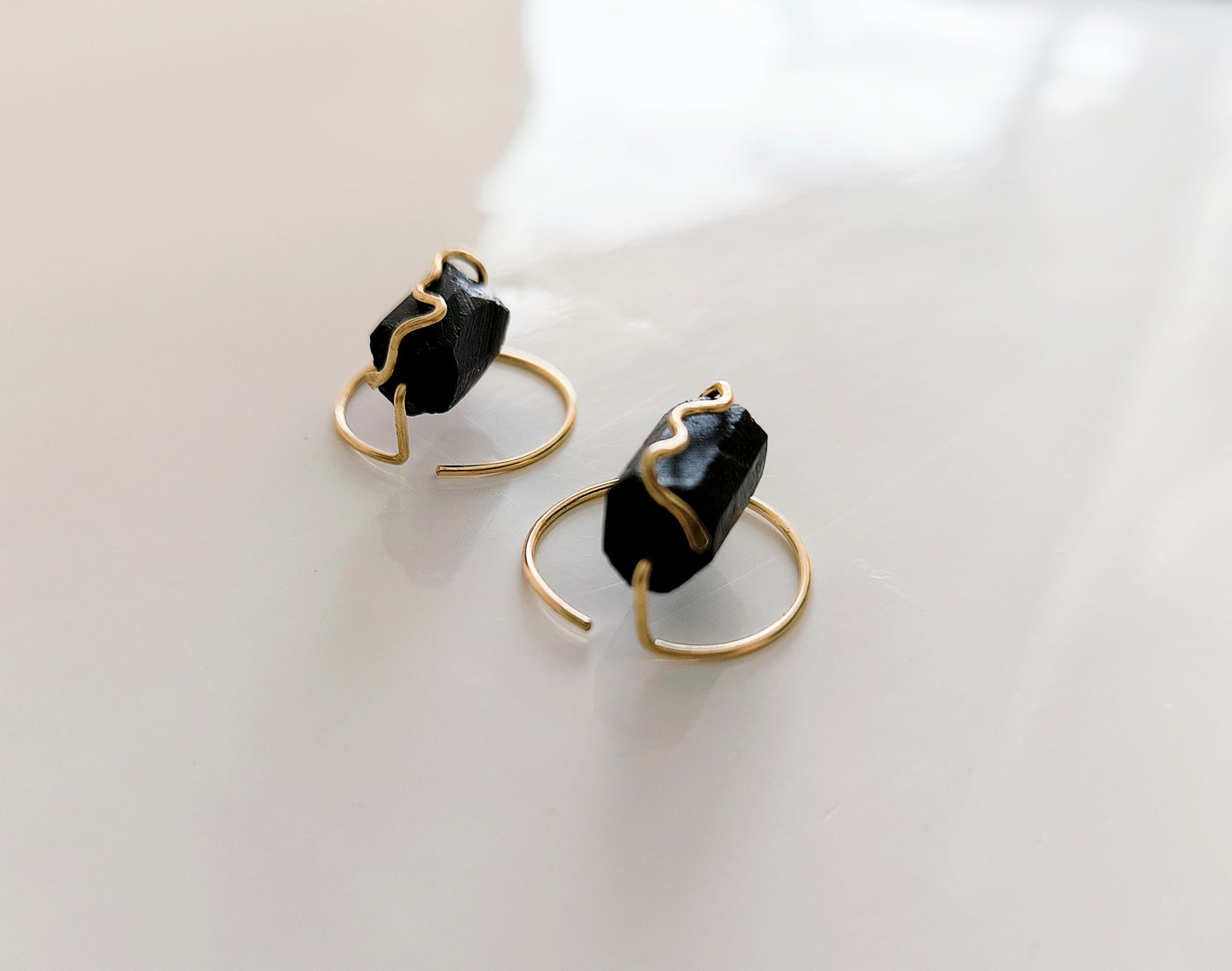 Boucles d'oreilles architecturales tourmaline noire