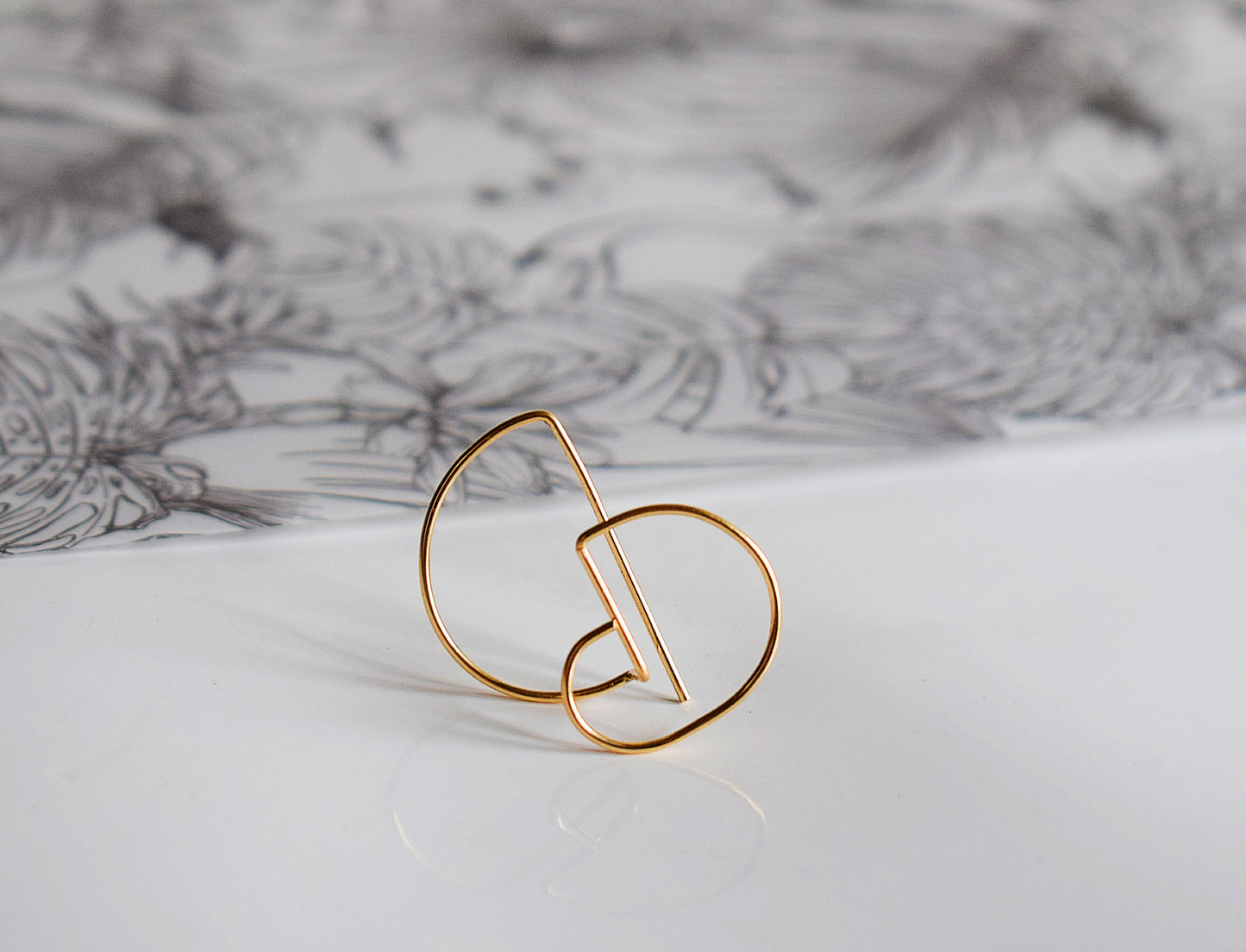 Boucles d'oreilles géométriques architecturales en gold filled 14k modèle DALI