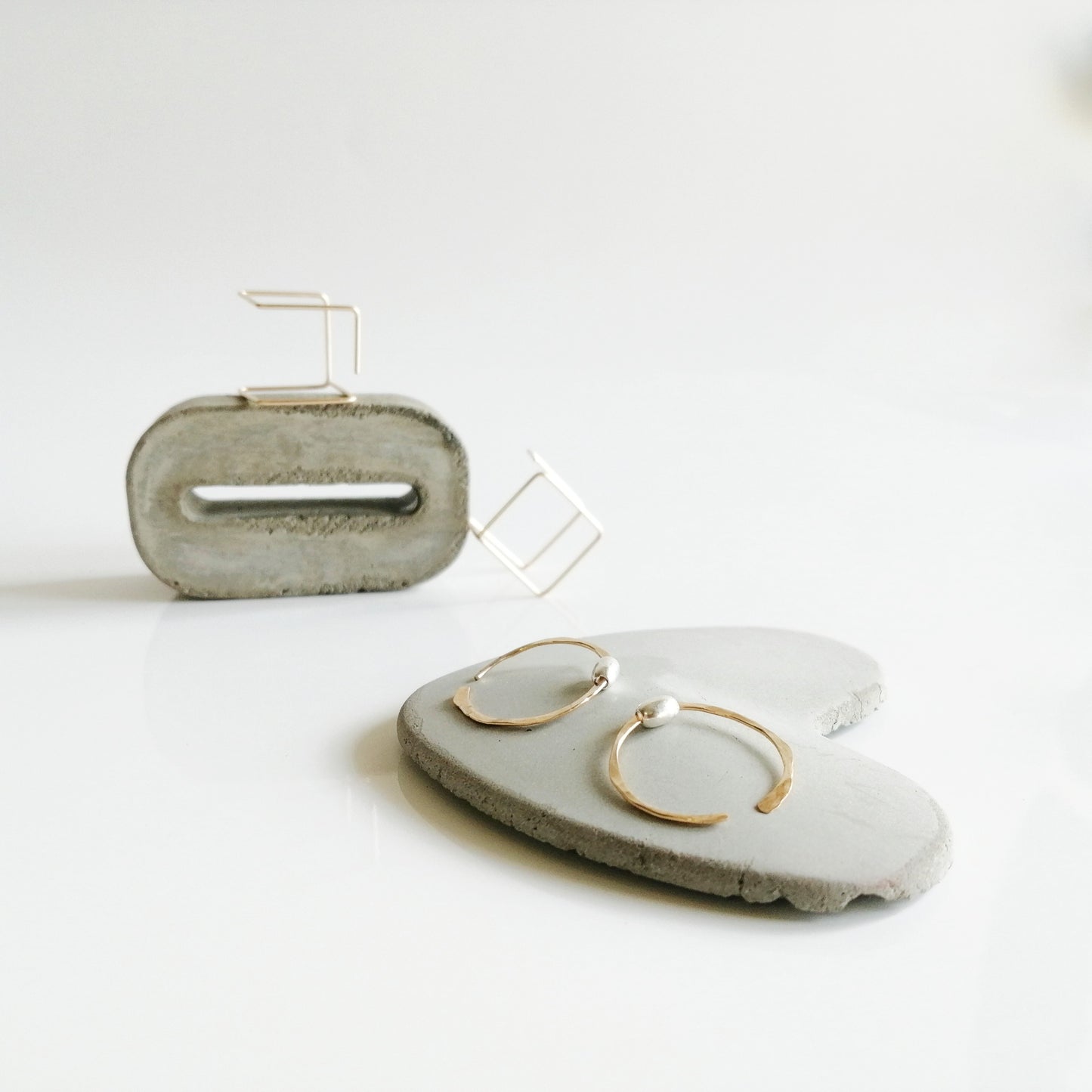 Boucles d'oreilles cubes architecturales Inej