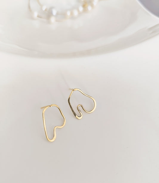 Boucles d'oreilles puces asymétriques en or laminé 14k