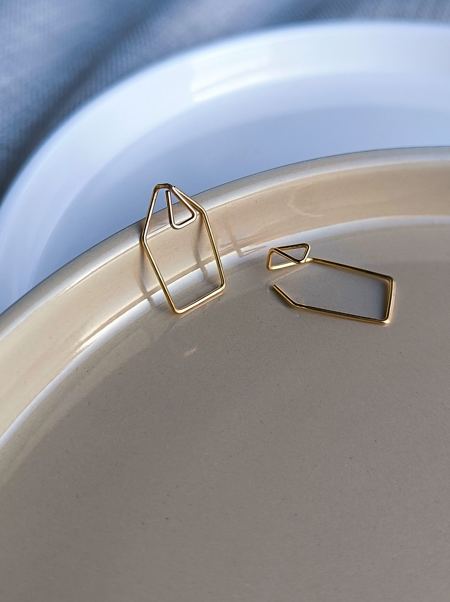 Boucles d'oreilles contemporaines minimalistes YODA